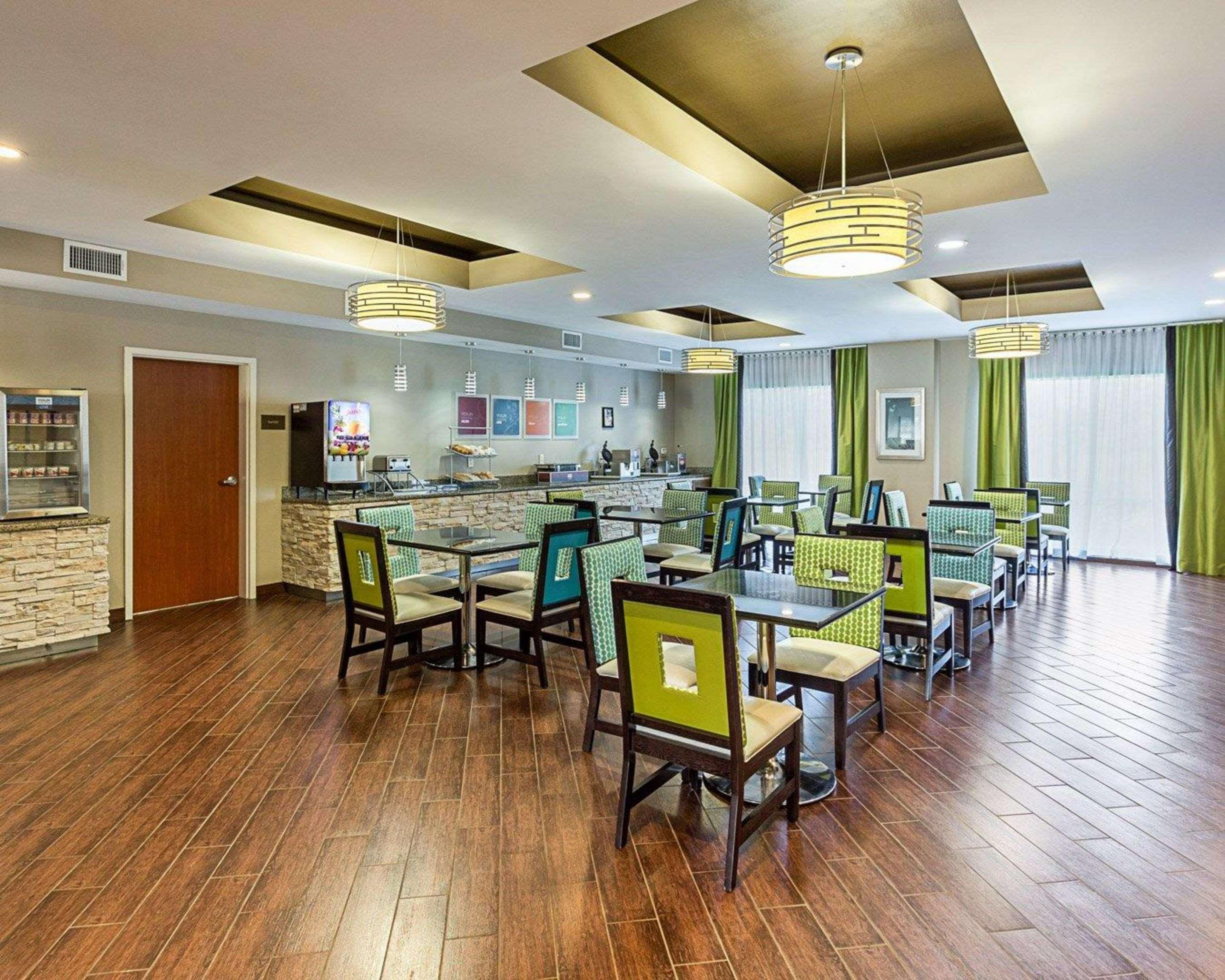 Comfort Suites Near Tanger Outlet Mall Gonzales Exterior foto